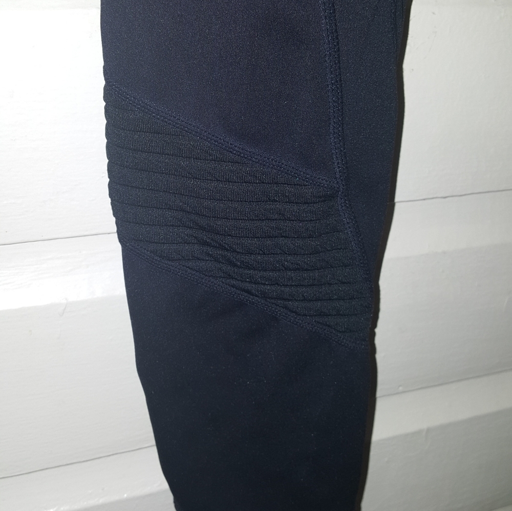 Fabletics Motion 365 black Anywhere Moto leggings - Picture 4 of 10